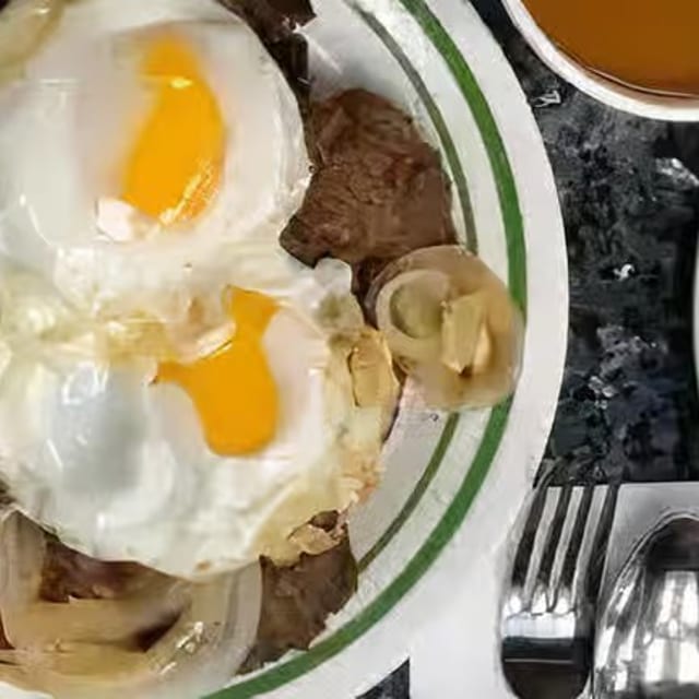 Bistec a caballo.