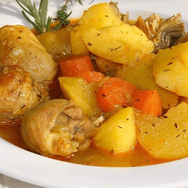 Pollo guisado.
