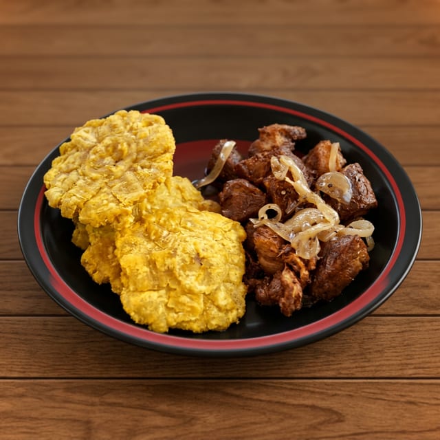 Masita frita con tostones.