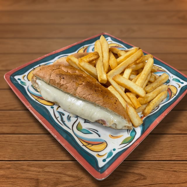 Sandwich jamon y queso.